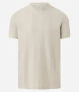 Remera de manga corta color verde militar, con cuello redondo y diseño de textura vertical acanalada, marca Marfinno.