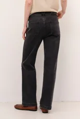 Jeans de corte holgado y tiro medio, color azul claro con efecto deslavado.