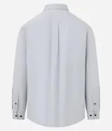 Camisa de manga larga Marfinno en tejido de sarga color gris, con cuello camisero, cierre frontal de botones y dos bolsillos frontales con solapa y botón.