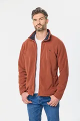 Campera polar de abrigo azul marino, con cuello alto, cierre frontal y bolsillos laterales y en el pecho con cierre.