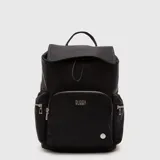 Mochila Bubba modelo Charlotte, color negro, con diseño de solapa superior, cierre con cordón ajustable y múltiples bolsillos frontales y laterales con cierre metálico.
