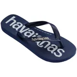 Chancletas de goma azul marino con gran estampado del logo de Havaianas en color blanco a lo largo de la plantilla. Tiras texturizadas con el nombre de la marca en relieve.