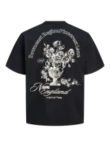 Remera negra de manga corta con cuello redondo y calce holgado, confeccionada en tejido de punto jersey de algodón. Presenta un pequeño estampado en el pecho.