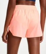 Short runner deportivo Get Over de color salmón, con cintura elástica y bajo redondeado, diseñado para running y entrenamiento.