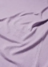 Cardigan de punto fino color lila, con diseño abierto sin cierre, cuello cascada y mangas largas con terminaciones en canalé.