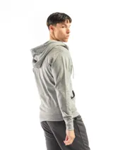 Canguro naranja de felpa con capucha y cierre frontal.