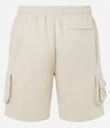 Bermuda cargo masculina de algodón con forro de fleece, cintura con lazo ajustable y bolsillos tácticos laterales.