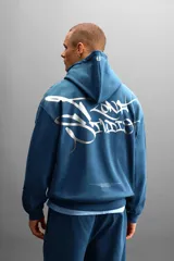 Hoodie gris de corte holgado con efecto desgastado y estampado de graffiti en la espalda.