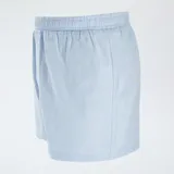 Pack de tres bóxer de algodón con cintura elástica y cierre con botones. Incluye un bóxer a cuadros celestes y blancos, uno liso celeste y uno a rayas verticales celestes y blancos.