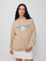 Canguro con capucha y bolsillo tipo canguro, color beige, con estampado frontal y elástico en puños y cintura.