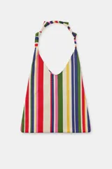 Bolsa de tejido canvas con estampado de rayas verticales en tonos rosado, verde, beige y rojo, con asa de hombro decorada con nudos.