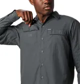 Camisa de manga larga Columbia, color gris, con cuello clásico, cierre frontal de botones y dos bolsillos en el pecho. Cuenta con tecnología de protección solar y absorción de humedad, además de mangas enrollables con soportes.