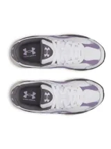 Championes Under Armour UA W Tech Runner, modelo deportivo para mujer en color blanco con detalles en lila y gris oscuro. Capellada confeccionada en malla transpirable con superposiciones de cuero y gamuza, entresuela de EVA y suela de goma.
