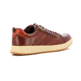 Championes de estilo casual color café, confeccionados en cuero sintético con acabado envejecido. Presentan cierre lateral decorativo, cordones al tono y suela de goma en color crema.