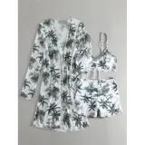 Conjunto de traje de baño de tres piezas con estampado de hojas tropicales en tonos blanco y negro. Incluye un top tipo tankini con cordón ajustable en el centro, un short de tiro alto y una camisa abierta de manga larga tipo salida de baño.