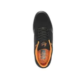 Zapatillas de skate negras con detalles en naranja, con logo de la marca en el lateral.