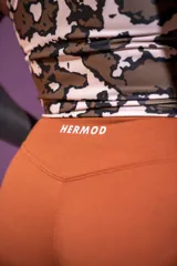 Calza biker color ladrillo de tiro alto.