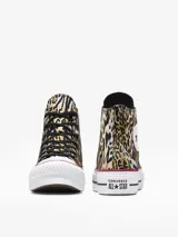 Championes Converse Chuck Taylor All Star Lift de caña alta con estampado animal print de leopardo en tonos marrones y negros. Plataforma blanca con línea negra y suela de goma.