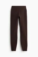 Leggings deportivas de tiro alto color marrón oscuro, confeccionadas en tejido funcional con tecnología SoftMove™ y DryMove™ para suavidad y absorción de sudor.
