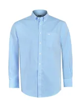 Camisa de manga larga RKF de corte regular fit, con estampado de cuadros vichy en tonos celeste y blanco. Cuenta con cuello abotonado (button-down), bolsillo frontal en el pecho con el logo bordado de la marca y cierre de botones.