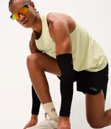 Bermuda deportiva Get Over de ripstop color negro, con cintura elástica, cordón ajustable y bolsillos con cierre de cremallera.