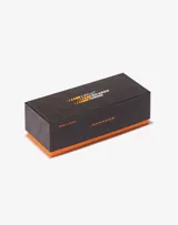 Lentes de sol Hawkers unisex, con montura cuadrada negra y cristales espejados color dorado.