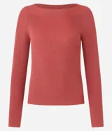 Blusa de punto color terracota, con escote bote y diseño de textura acanalada vertical de manga larga.