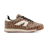 Championes Korium Miles con estampado animal print, cordones negros y detalles en blanco.