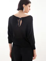 Sweater negro de lurex con escote bote y mangas 3/4.