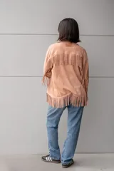 Jeans de corte recto y tiro medio con efecto gastado, color azul clásico.