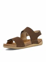 Sandalias planas de mujer modelo Evana Brown, de color marrón, con tiras ajustables con cierre de contacto, plantilla contorneada y suela texturizada.