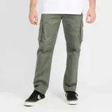Pantalón cargo O'Neill verde militar, de corte recto, con cintura elástica y botón frontal, bolsillos laterales en las piernas y bolsillos traseros.
