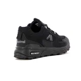 Zapatilla deportiva Austral Champion modelo Calafate Teen, color negro, con detalles en gris claro en la suela y cordones. Presenta un logo estilizado en el lateral y la inscripción "MAX PROTECT" en la parte trasera de la suela.