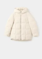 Chaqueta puffer acolchada con capucha y cuello alto, color marfil, con cierre de cremallera doble y manga larga.