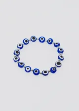 Pulsera elastizada con cuentas de ojos turcos azules y esferas plateadas.