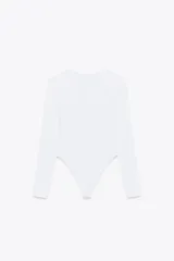 Body de manga larga confeccionado en mezcla de poliamida, con cuello redondo y cierre inferior con botones a presión.