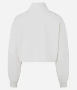 Campera deportiva color blanco hueso, con textura de malla waffle, cuello alto y cierre frontal. Presenta dos franjas verticales de color bordó en las mangas.