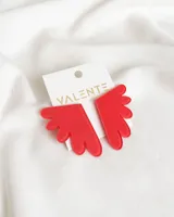 Par de caravanas rojas con forma de hojas.