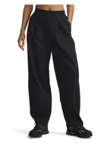 Pantalón deportivo de corte holgado y diseño técnico, confeccionado en tejido elástico ligero y duradero. Presenta cintura elástica con pinzas frontales, bolsillos laterales y traseros, y un acabado liso en color negro.