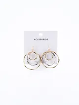 Caravanas colgantes de diseño circular, compuestas por aros entrelazados en tonos dorado y plateado con acabado irregular.