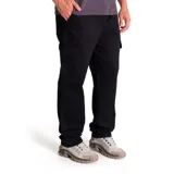 Pantalón cargo negro de corte recto, con bolsillos laterales con solapa y botón, bolsillos traseros de parche con solapa y botón, bragueta con cremallera y botón.