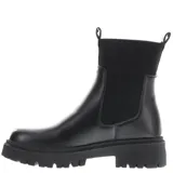 Botas Chelsea de mujer color nude (beige claro) con caña de tejido elástico negro acanalado. Posee suela track gruesa y dentada de goma negra y tirador trasero de tela negra.