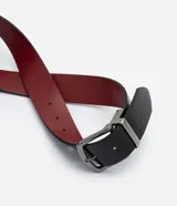 Cinturón femenino Satinato mediano confeccionado en poliuretano, modelo reversible de doble faz con acabado liso, hebilla metálica con perno y sistema giratorio.
