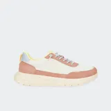 Championes Hey Dude modelo Sirocco Alta Colorblock para mujer, con capellada de nailon blanco y refuerzos de gamuza sintética en color terracota. Posee detalles en celeste y amarillo, sistema de cordones elásticos y suela de EVA liviana.