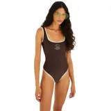 Malla enteriza color marrón con ribetes en color crema en cuello y sisas. Presenta un diseño de escote redondo y un pequeño logo estampado en el centro del pecho.