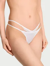 Tanga de microfibra blanca con diseño de tiras dobles laterales, corte en V y detalle de encaje con motivo floral en la parte delantera.