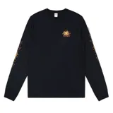 Remera negra de manga larga con cuello redondo y estampado en el pecho y en las mangas con diseño abstracto en tonos naranja y amarillo.