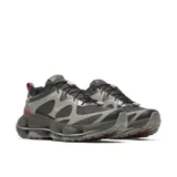 Championes de trekking y senderismo Merrell Speedarc Matis, de color verde militar con detalles en gris, rojo y negro, con sistema de cordones elásticos y suela chunky de diseño ondulado.