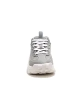 Championes Cat modelo Intruder Lite, color gris con suela chunky blanca. Diseño robusto con paneles de gamuza y cuero sintético, cordones blancos y logo de la marca en el lateral.