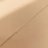Pulsera de cadena tipo forcé, confeccionada en plata 925, con eslabones finos y cierre de argolla.